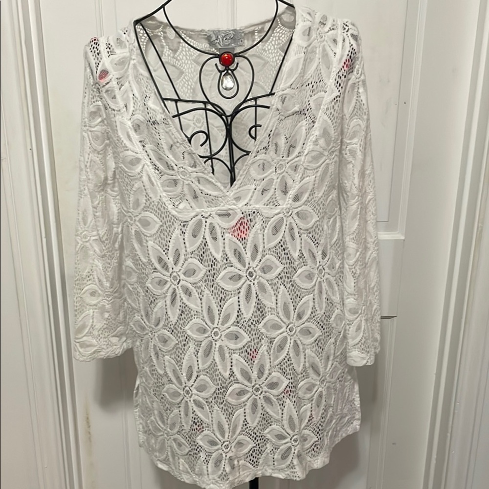 ๐๐๐BOGOHO ๐๐๐Elegant White Lace Women's Top - Picture 1 of 8